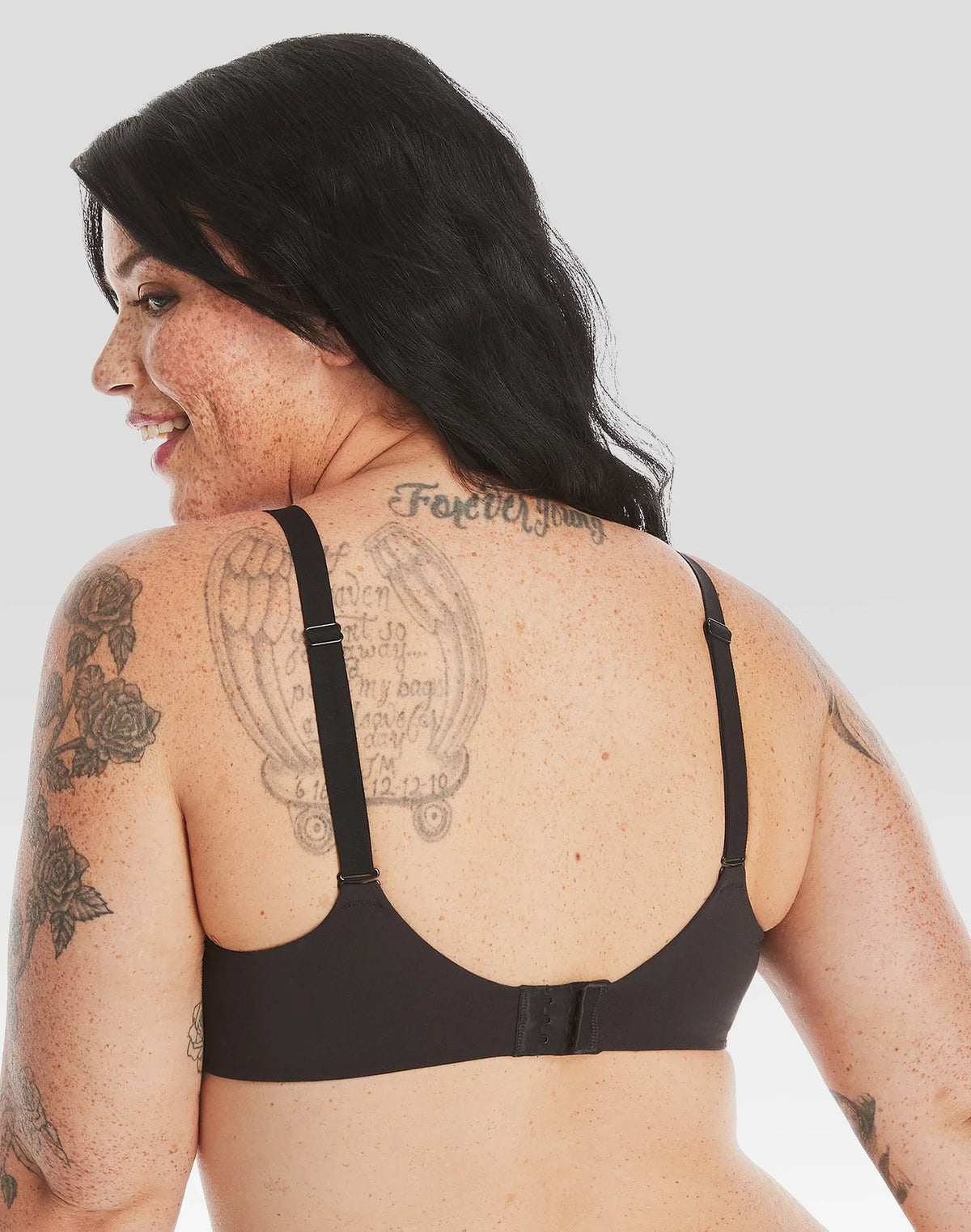 Hanes Women's Concealing Petals Wireless Bra with Convertible Straps